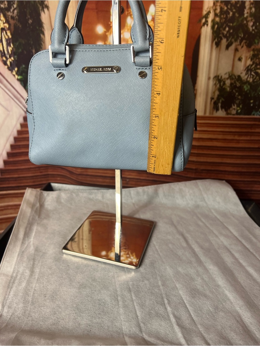 Michael Kors Savannah small satchel is crafted from baby blue saffiano leather - Picture 13 of 17